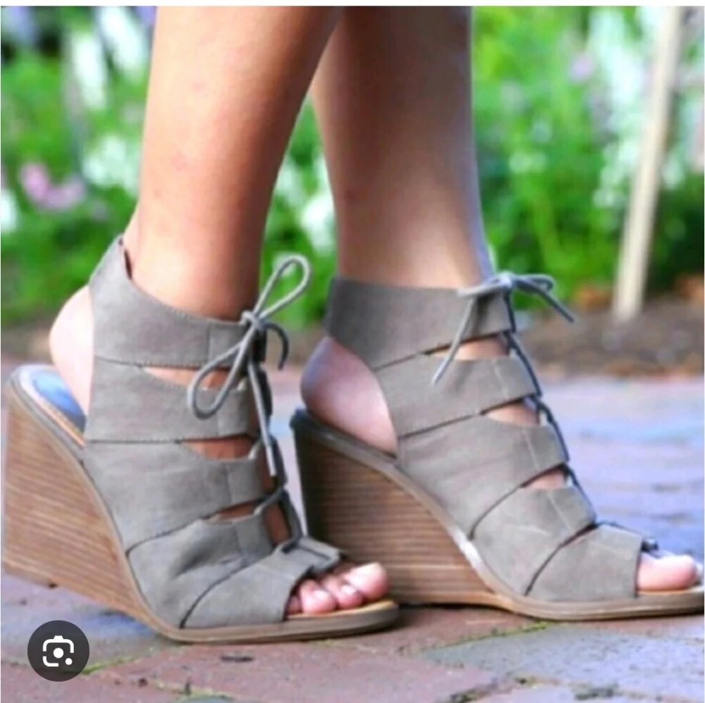 Melrose Market Calisa taupe laceup wedges sz 9